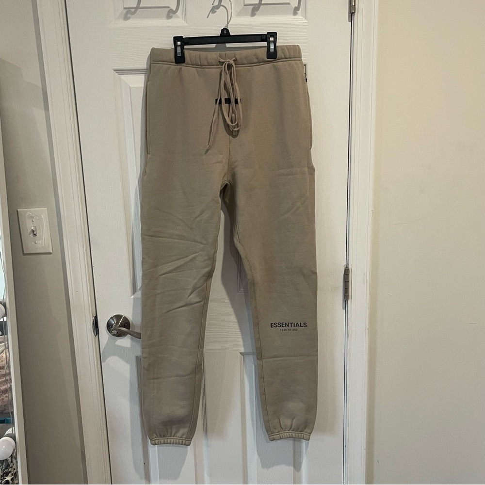 NWT men’s essentials sweats